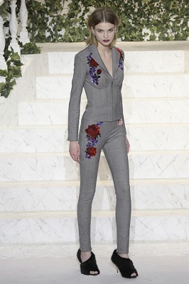 5. Suit La Perla