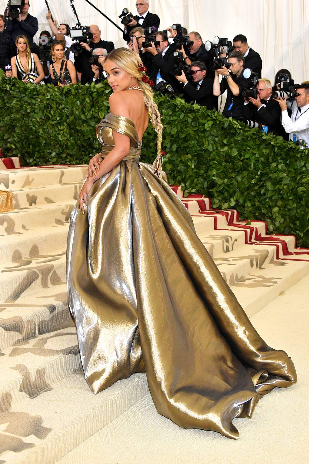 Jasmine Sanders wearing HM