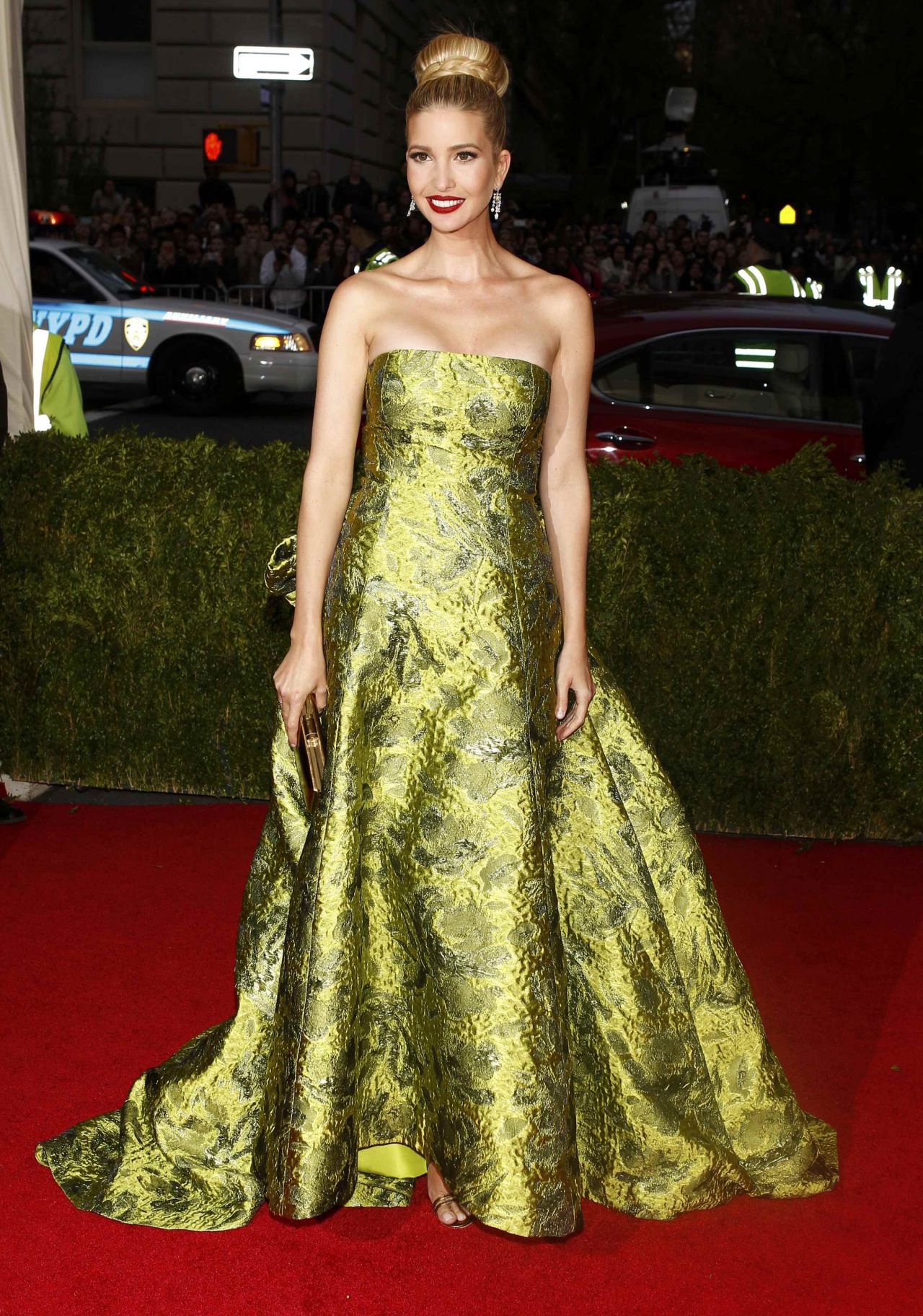 green dress1 min